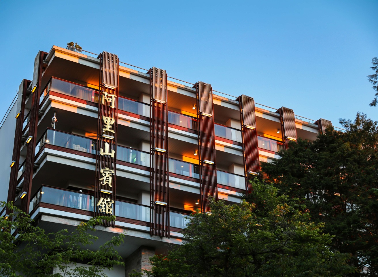 twL_about_24A30_m26EDOnWxl